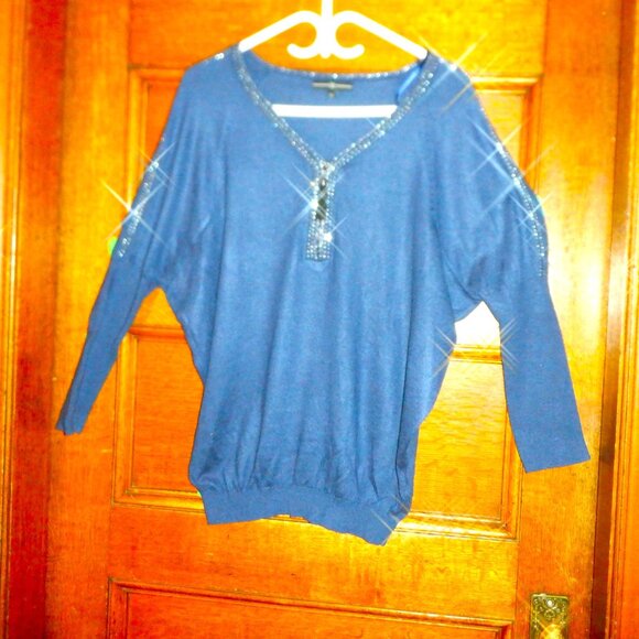 ~~~CYC~~ Amazing TOP with  BEADS Around Neckline & Top of Sleeve - Picture 1 of 1